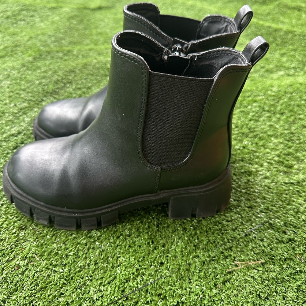 Girl boots Size 13